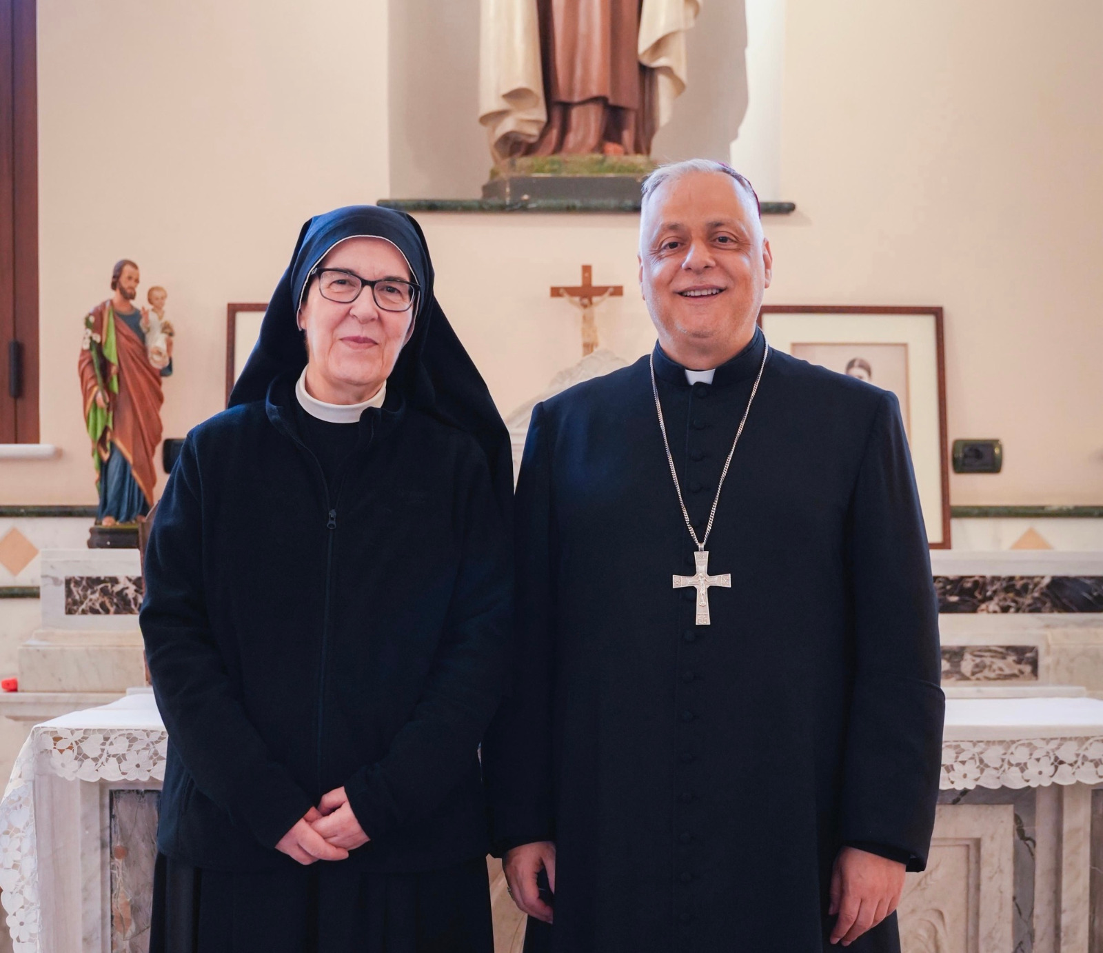Suor Carmela e Vescovo